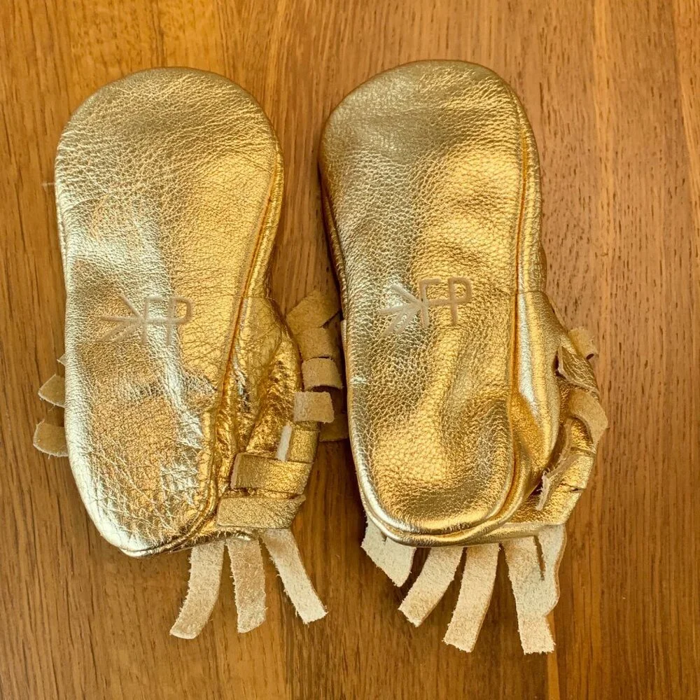FRESHLY PICKED Gold Baby Moccasins 8 Fringe Leather Soft Sole Infant Moccs Shoes